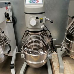 New Globe SP30 - 30 Quart Mixer With Bowl Guard And 2 Tools 
