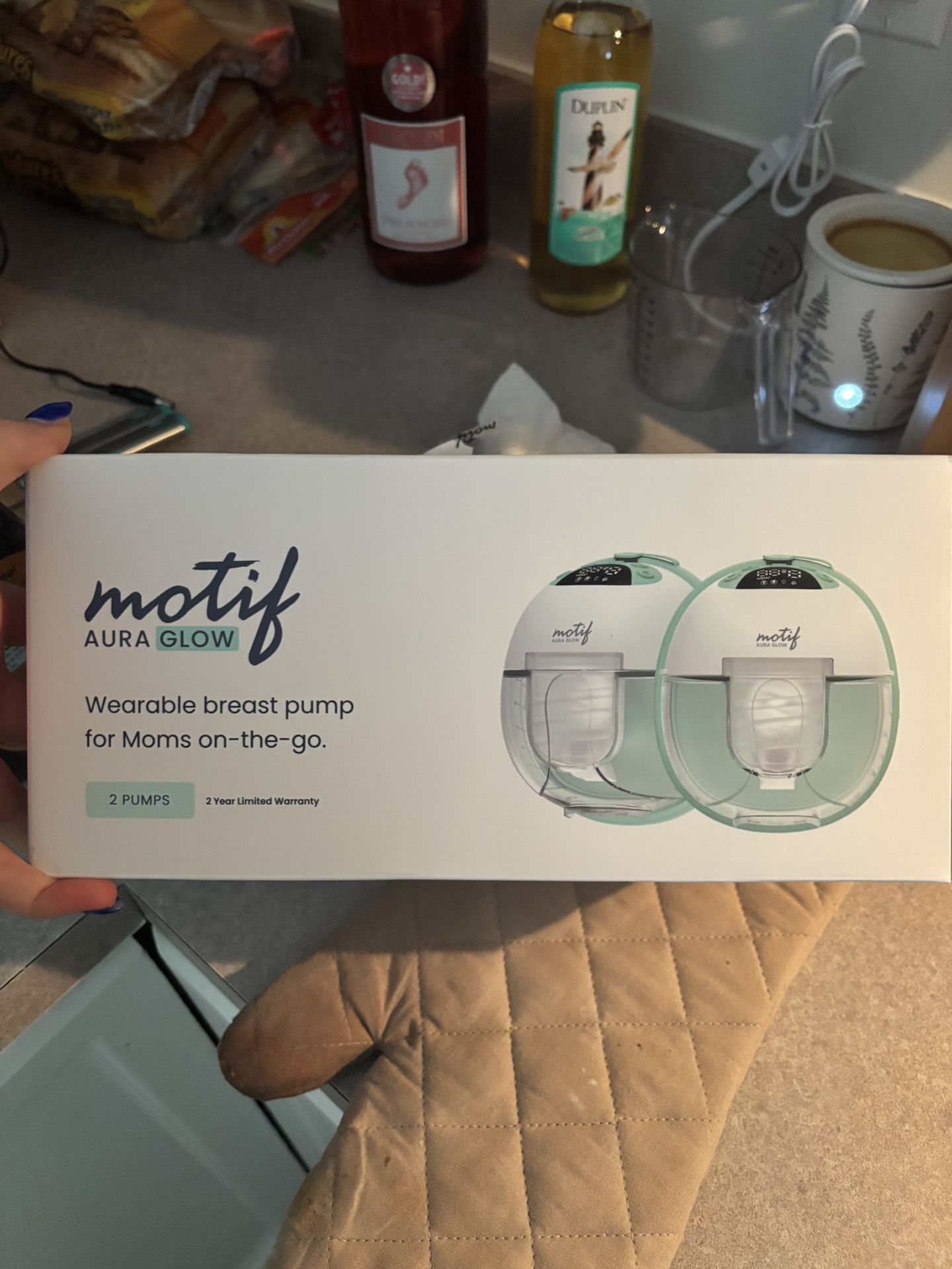 Motif Aura Glow, Lansinoh Wearables & Essentials