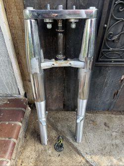 2006 Yamaha V Star, 1100 front forks with triple tree cable