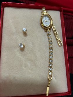 Vg2 watch with matching ear rings never worn