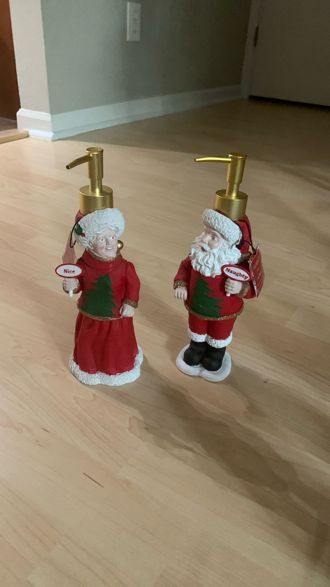 Christmas soap dispenser set