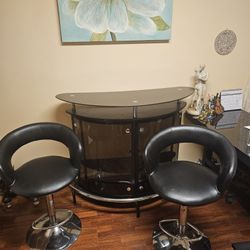 COMBO BAR LUXURY BAR GLASS WITH ACRYLIC BLACK AND SILVER,SET 2 STOOLS LEATHER ADJUSTABLE NICE AND CLEAN IF SOMEBODY INTERESTED PLEASE TEXT ME ANY TIME
