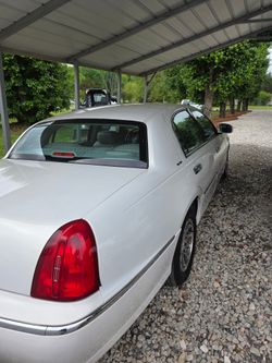 2002 Lincoln Town Car