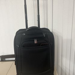 Samsonite Pro 4 DLX Vertical Spinner Mobile Office in black is the perfect  solution for a professional on the go. With an 18.5 inch height, 13.5 inch  for Sale in Wesley Chapel, FL - OfferUp
