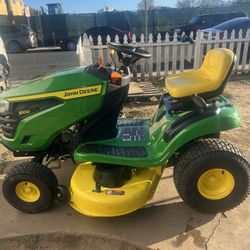 John Deere S120 42 in. 22 HP V-Twin Gas Hydrostatic Riding Lawn Tractor  