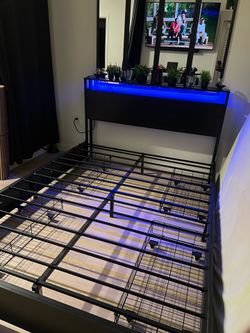 Queen Frame w/ Storage & LED