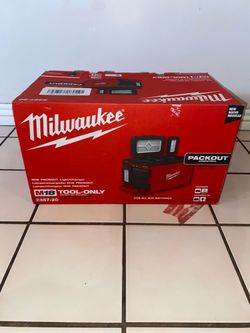 Milwaukee M18 packout light/charger