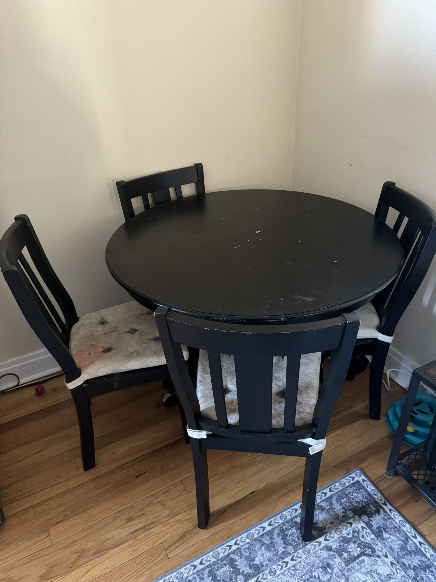 Kitchen Table W/ 4 Chairs