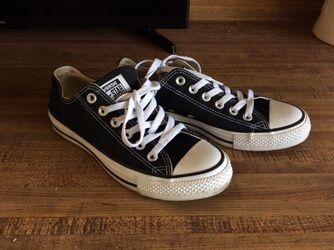 Men’s 5.5 women’s 7.5 CONVERSE low top classes black