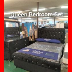 🥰 Queen Bedroom Set 
