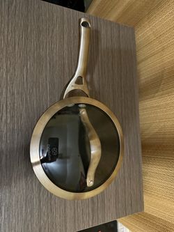 Calphalon pot with glass cover lid