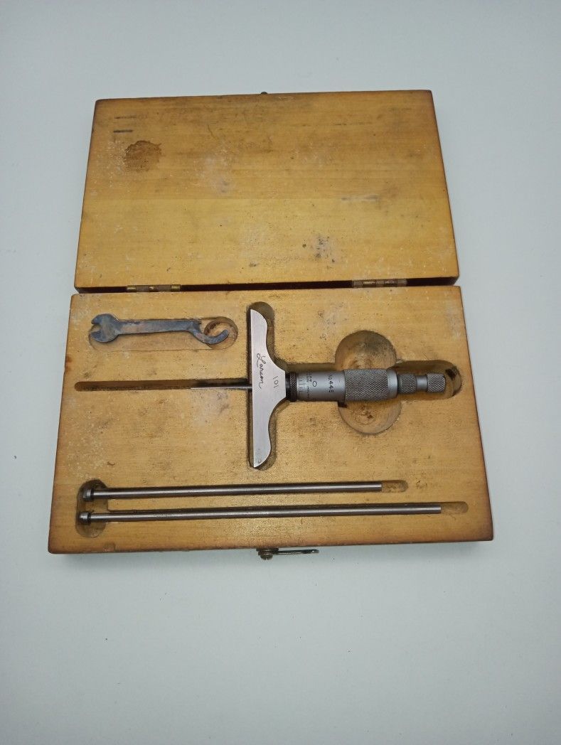 The l.s. starrett co. No.445. Depth Gauge. Micrometer