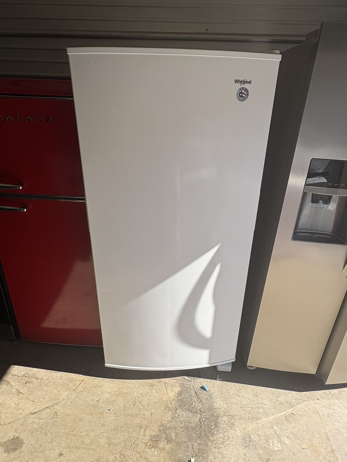 White 100 % 18 Cu Ft Refrigerator - NO Freezer