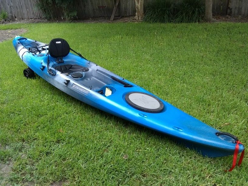 Perception Pescador 14' Fishing Kayak with accessories!!!