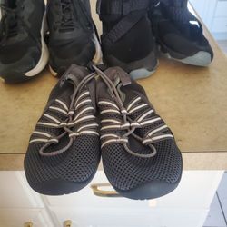 All 3 Pairs For $12 Zize 3 ,sandals Zize 4 ,, ( BOYS )