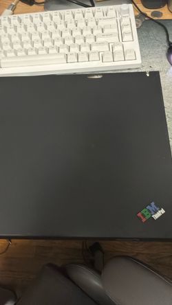 Thinkpad t40 turns on