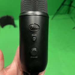 Blue Yeti USB Microphone – Works Perfectly