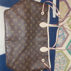 LV Neverfull Monogram red inside