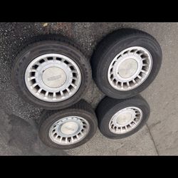 4 — 225/55r16 5x114.3 5x4.5 Stock Lincoln Town Car Acura RSX TSX Tl Civic Accord  Camry Crv Wheels Rims Good 80% Treads Tires!!!!!!