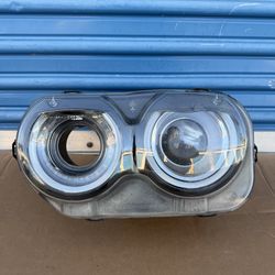 2015,2016,2017,2018,2019,2020,2021,2022,2023 Dodge Challenger Headlight/Foco Delantero Lh Driver Oem