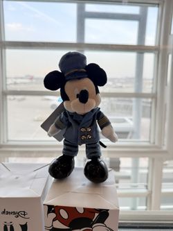 Tokyo Disney Airport Mickey Pilot Airport Exclusive Keychain