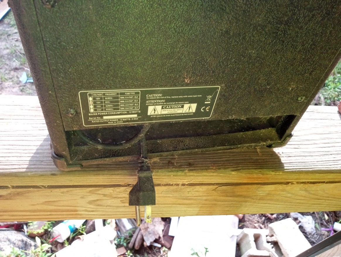 2 Guitar Amps