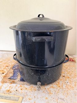Vintage clam cooking pot