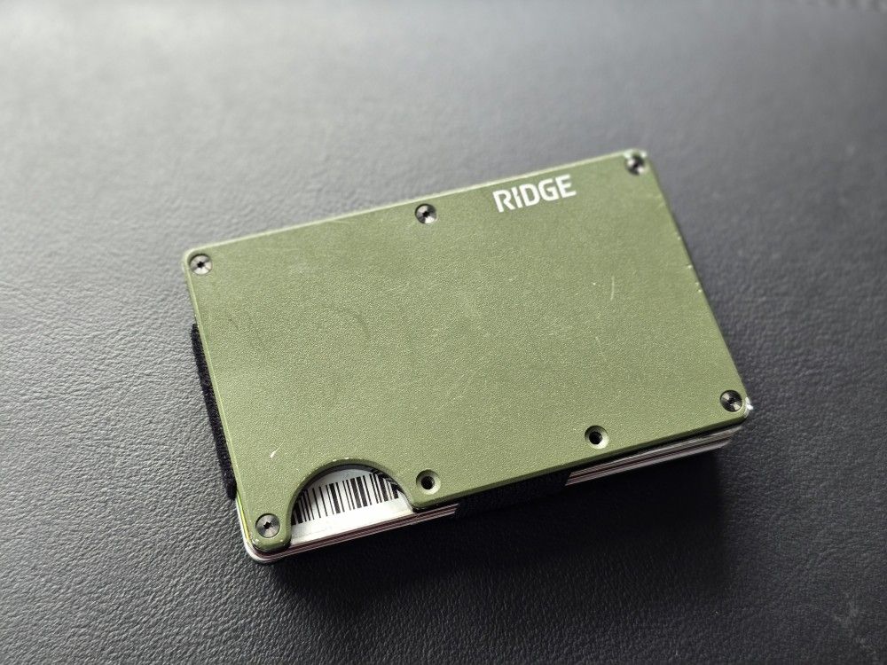 ***LIGHTLY USED*** Ridge Wallet