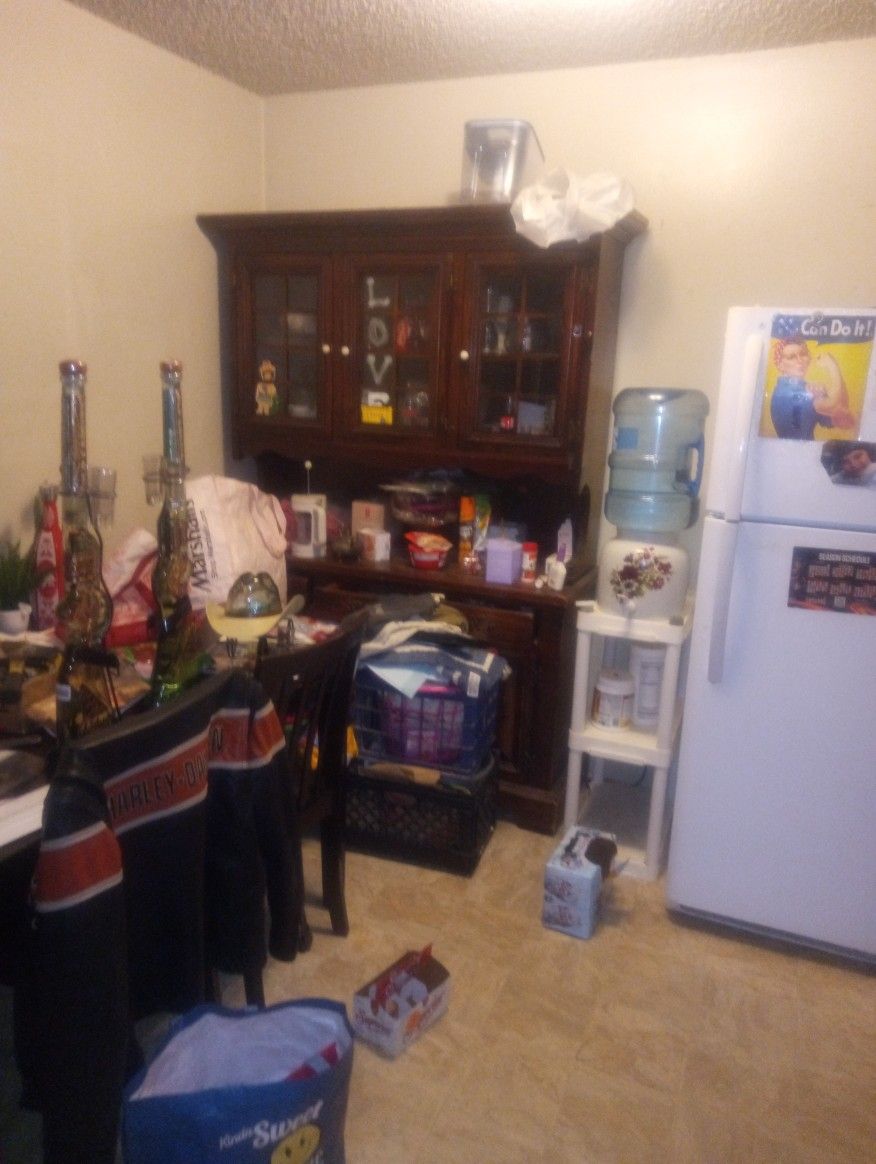 China Cabinet Description