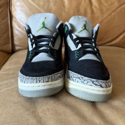 Jordan 3 Pine green  size 8.5