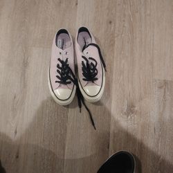 Converse Shoes 7 1/2