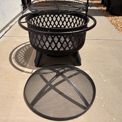 Portable Fire Pit with cooking grate and screen