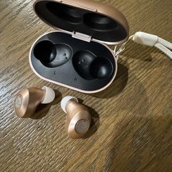 Raycon Everyday Earbuds like new 32 hr battery life, rose gold