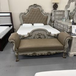 Camas Bonitas // Bedroom Set In Stock 