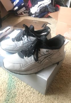 Asics Gel Lyte 5! Size 10.5 Mens, this is the most comfortable shoe i have ever worn hands down!