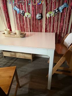 Expandable ikea table