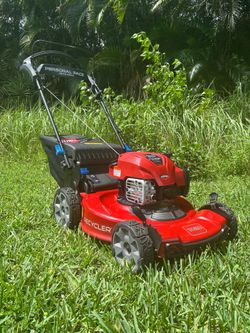 Basically New Toro Personal Pace Lawn Mower with SmartStow Feature