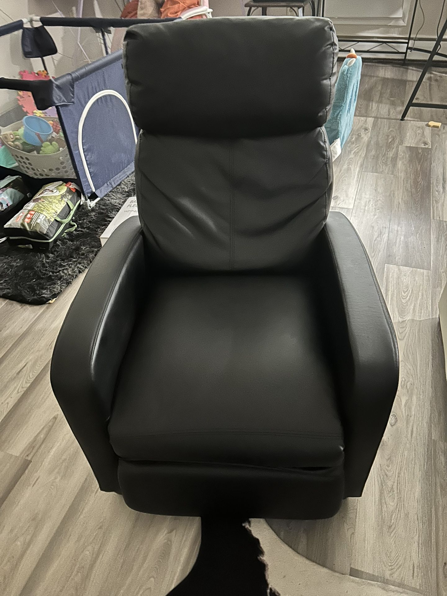 Black lounge Movie Chair