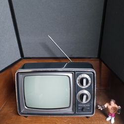 Vintage 1979 Zenith 9” TV BT092Y Working B&W CRT Television Retro Style Rare Htf