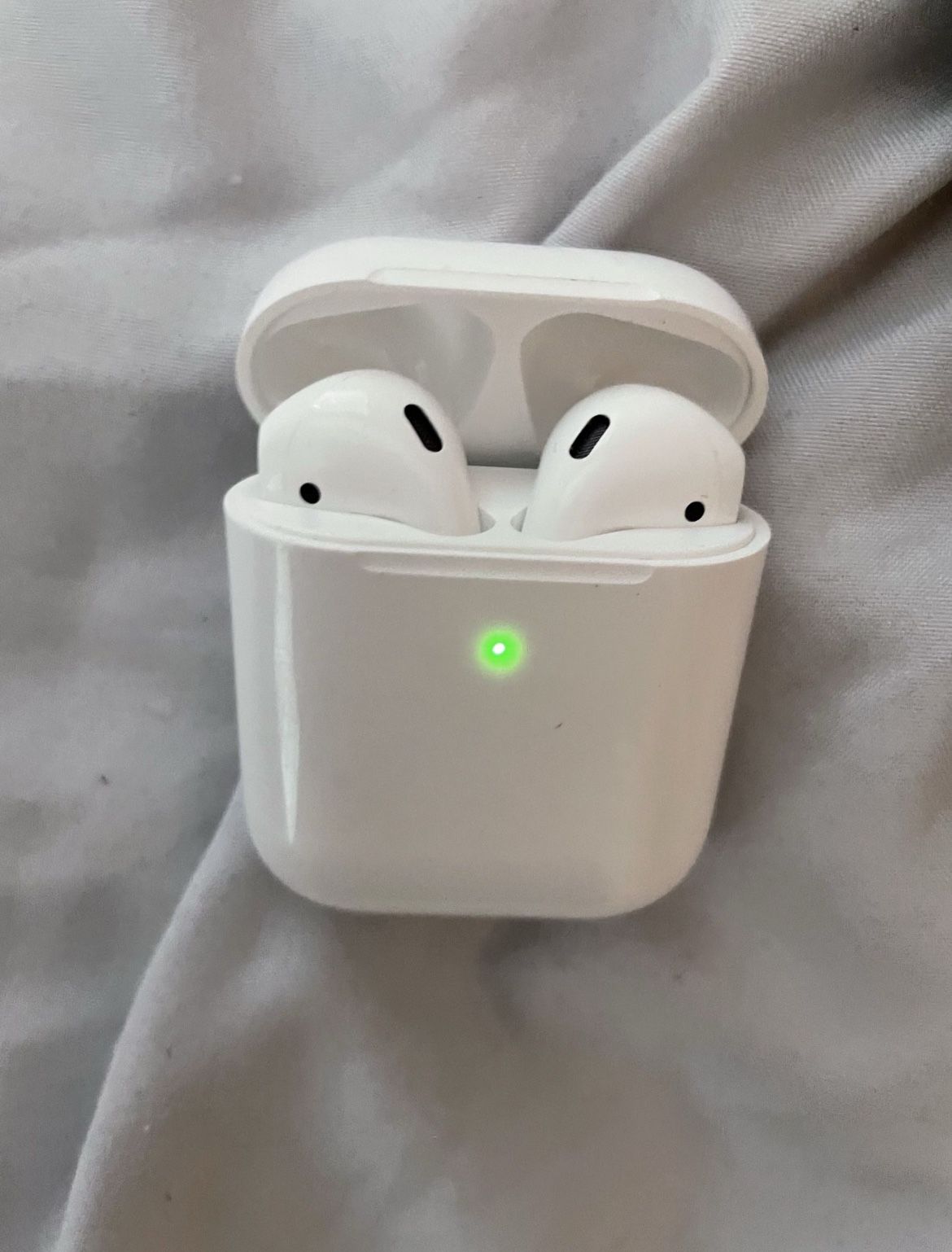 Apple AirPods 2nd Gen Wireless Charging 