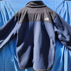 North Face Winter jacket. No tears discoloration good zipper warm inner jacket