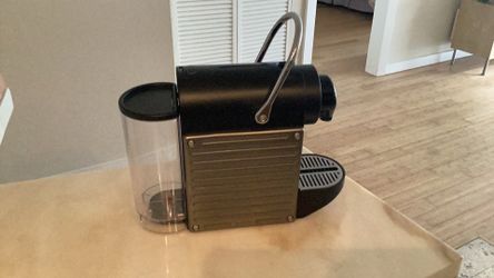 Nespresso machine regular size like new