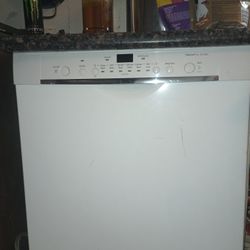 Dishwasher For Sale 100$ Obo