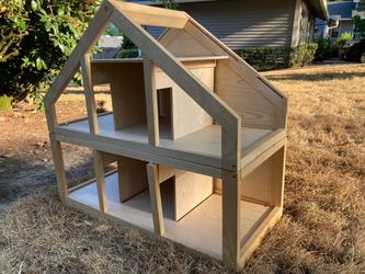 Children’s Adorable Woden Dollhouse