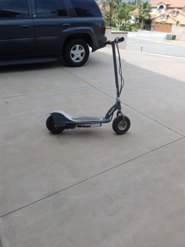 E300 Scooter