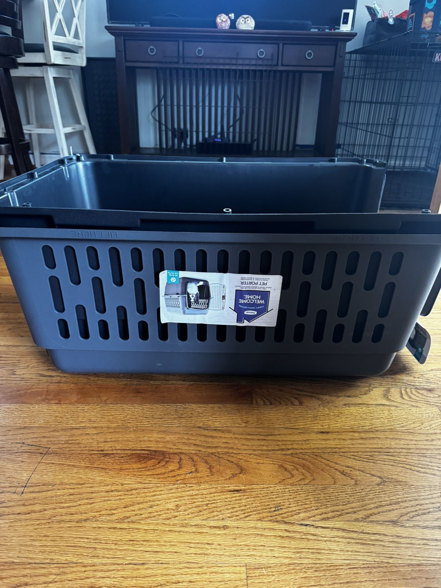 Pet Porter- from 30-50 lbs  32x22.5 x24”
