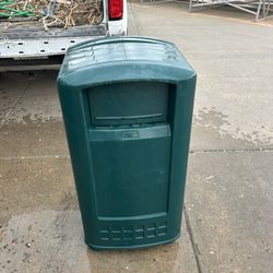 Rubbermaid, Green, large Business Trash can 