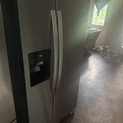 whirlpool refrigerator works perfectly !