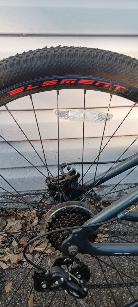 29" Mongoose Durham Mountain Bike