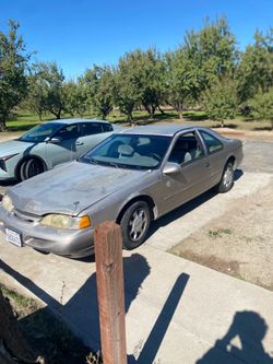 1995 Ford Thunderbird V8